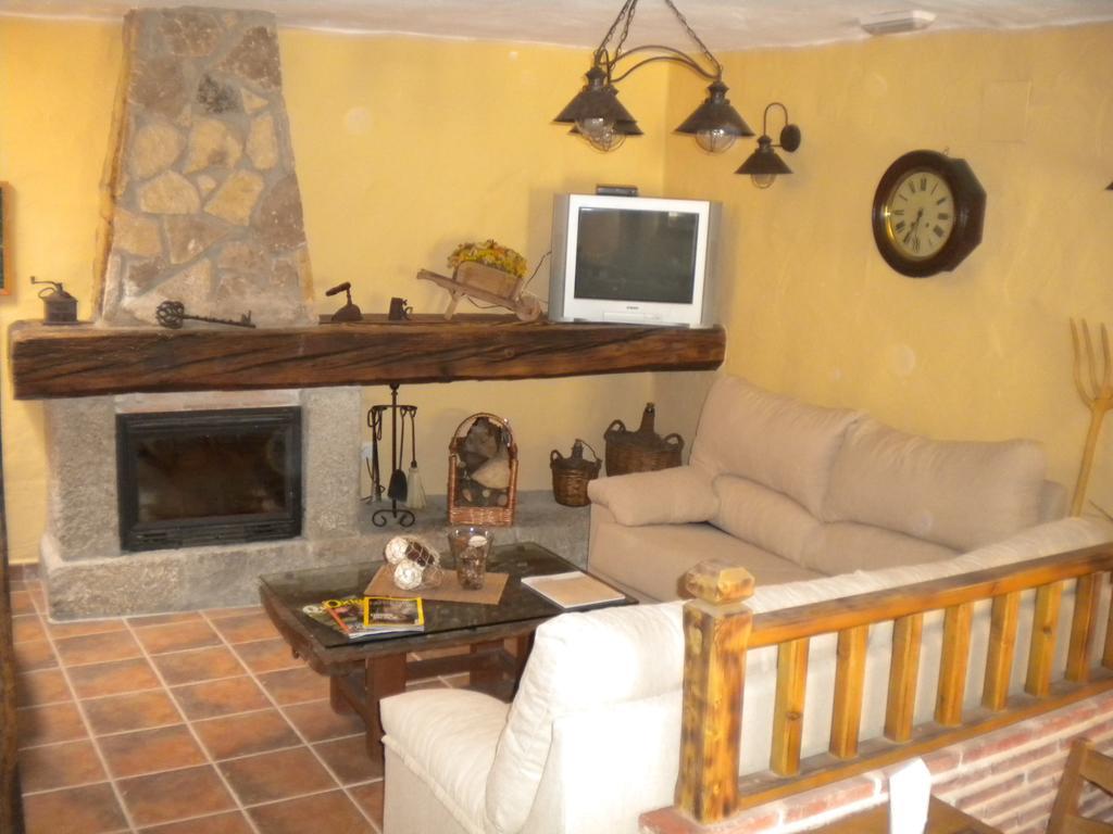 Hostal Rural Las Cuatro Calles San Martín del Pimpollar Eksteriør billede