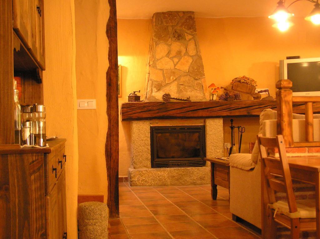 Hostal Rural Las Cuatro Calles San Martín del Pimpollar Eksteriør billede