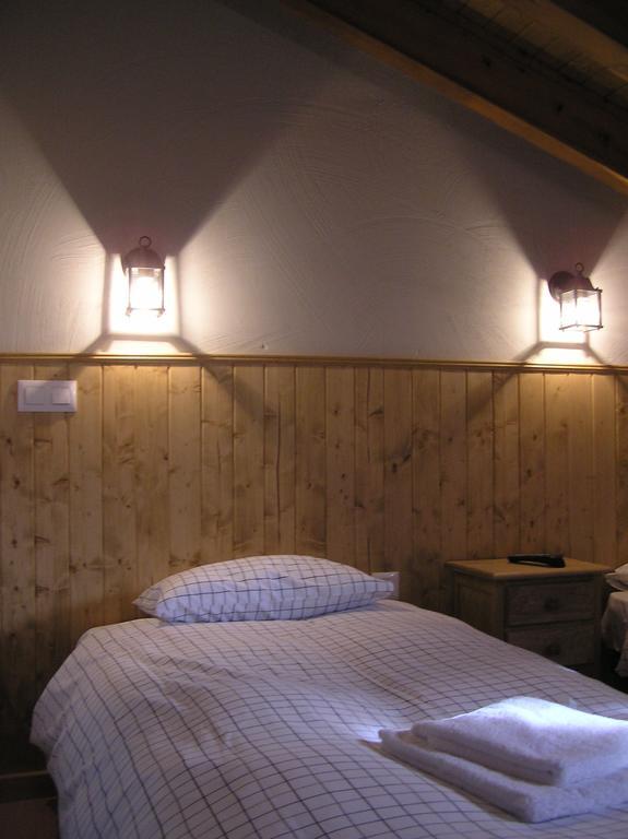 Hostal Rural Las Cuatro Calles San Martín del Pimpollar Eksteriør billede